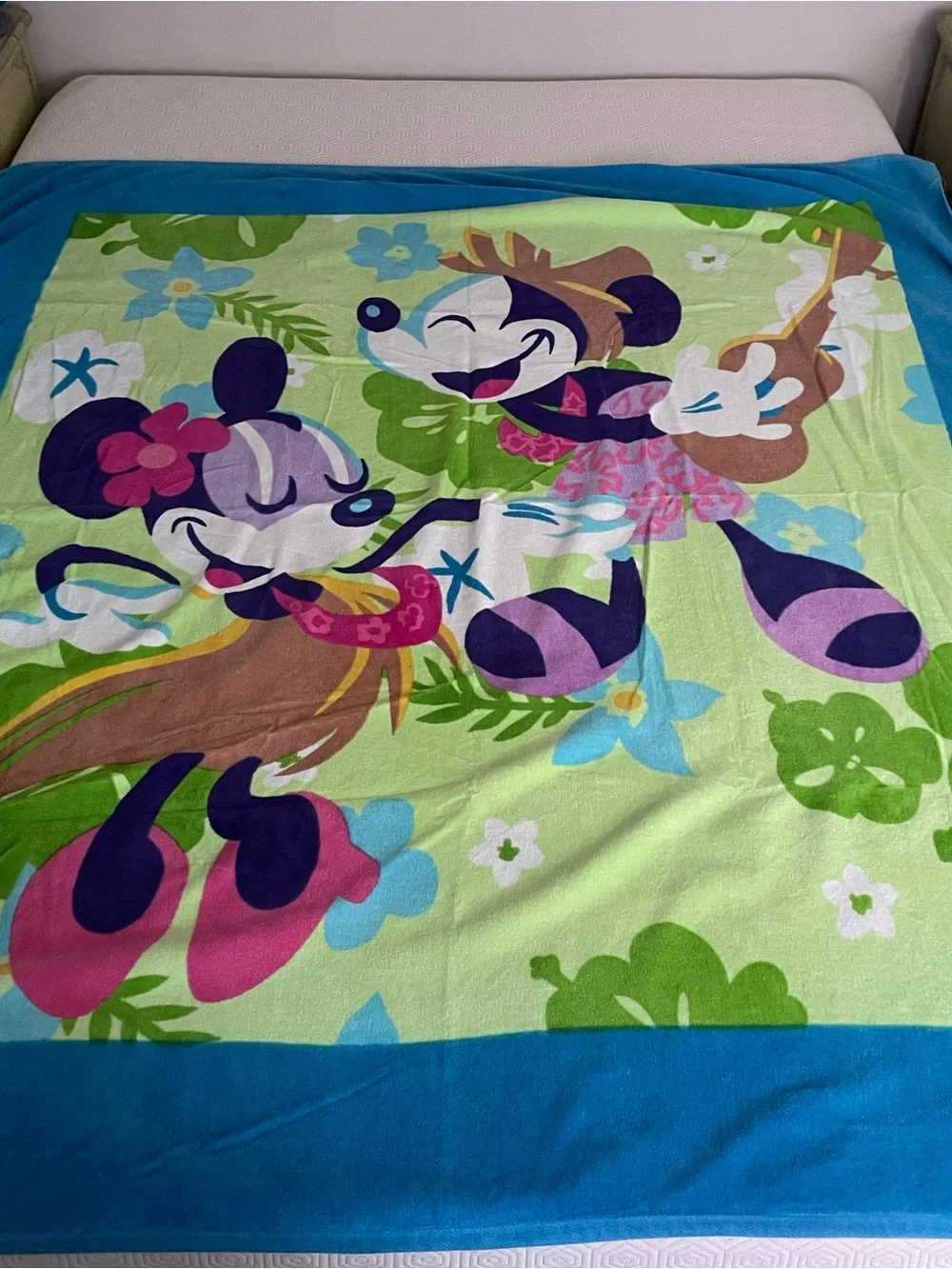 Disney Minnie Mouse Beach Towel XL Hawaiian Tropical Bath Towel Pink Blue